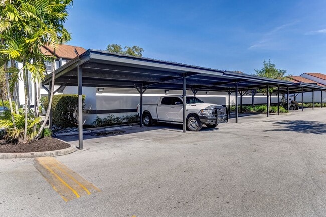 Foto del edificio - ** FAIRWAY PRESERVE ** 3 BED / 2 BATH CONDO - GARAGE - PET OK! - NORTH NAPLES - ANNUAL RENTAL