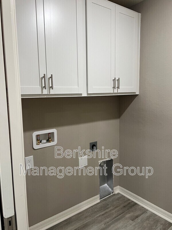 Foto del edificio - 1136 Brook Meadow Dr