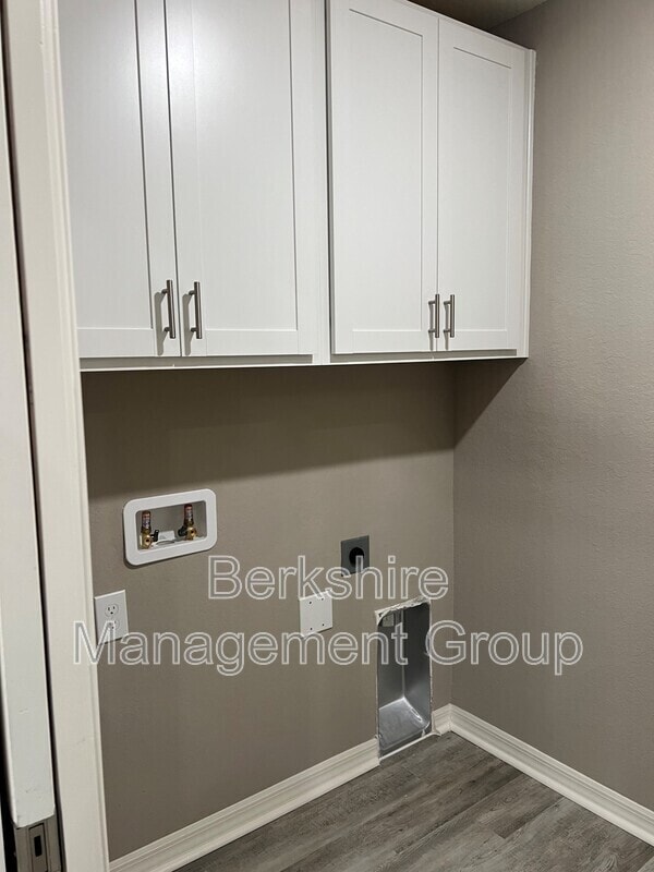 Building Photo - 1142 Brook Meadow Dr