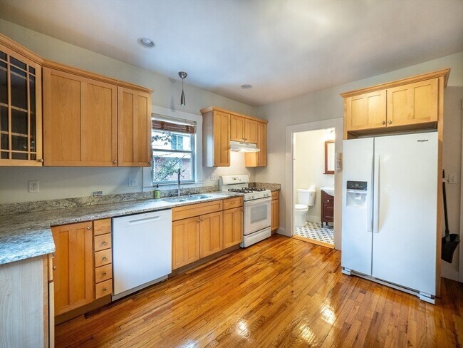 Building Photo - 12 Adella Pl