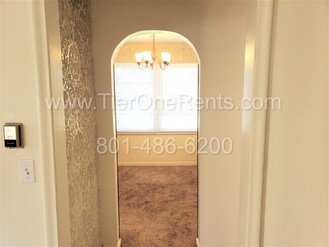 Foto del edificio - This property offers a NO DEPOSIT option a...