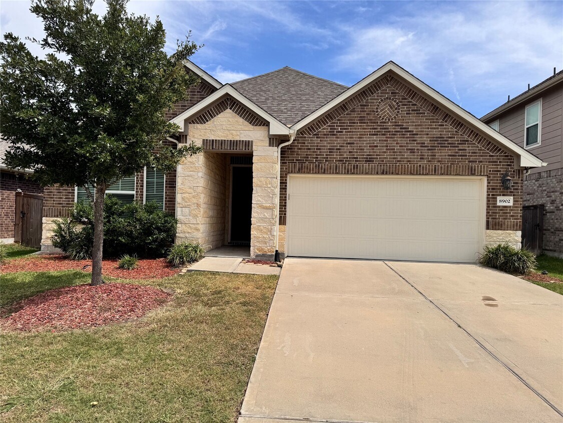 Foto principal - 8902 Jasper Lake Dr