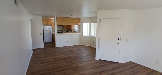 Foto del edificio - Quite 2 Bed/2 Bath Single Story Condo