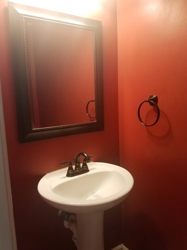 2nd Floor - Bathroom - 4410 Lieutenant Lansdale Place