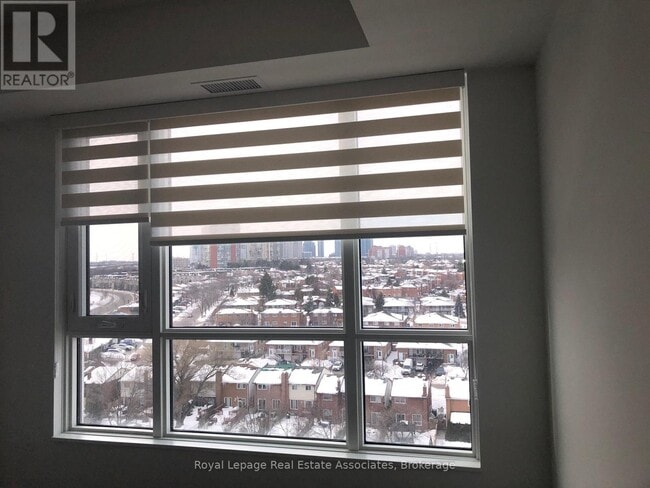 Photo du bâtiment - 202 Burnhamthorpe Rd E