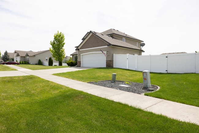 Building Photo - 2275 W Freeland Dr