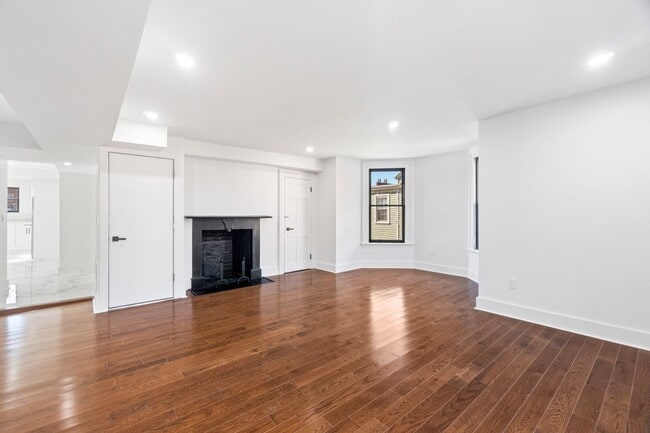 Photo - 54 Trumbull St Apartment