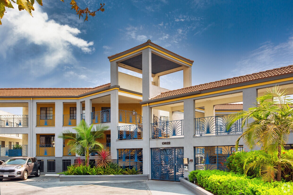 Chadron Apts Apartments in Hawthorne, CA