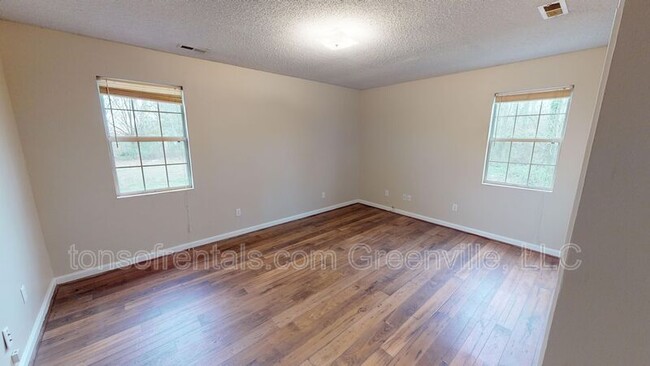 Foto del edificio - 1548 Shoally Creek Rd