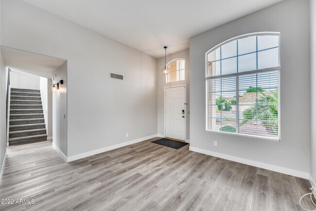 Building Photo - 7447 W Crest Ln