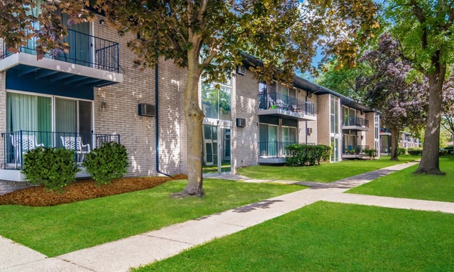 Building Photo - The Pointe at Cherry Hill