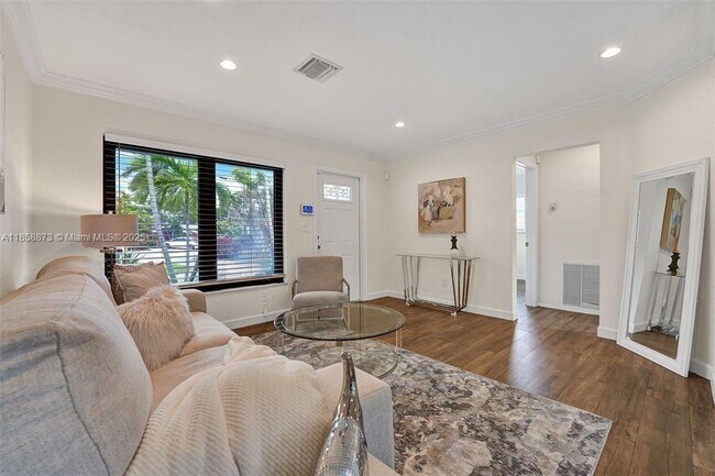 Foto del edificio - 928 NE 18th Ct