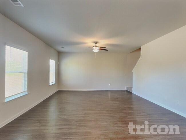 Building Photo - 1100 Amadas Dr