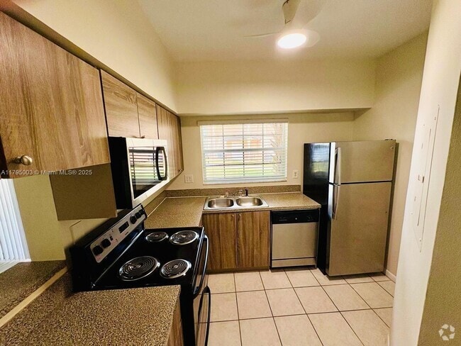 Building Photo - 2061 NW 96th Ter