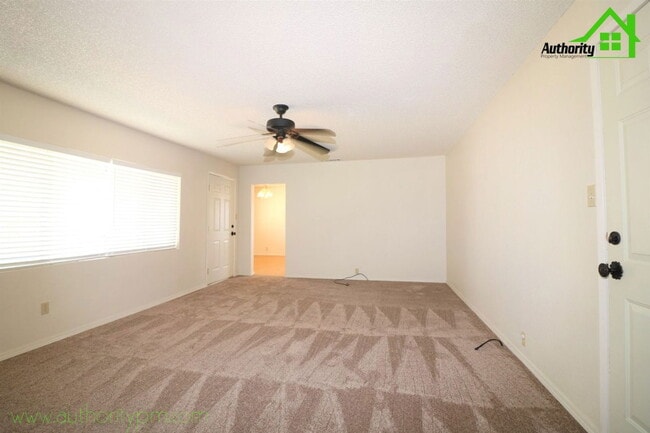 Foto del edificio - 21627 7 Lakes Rd