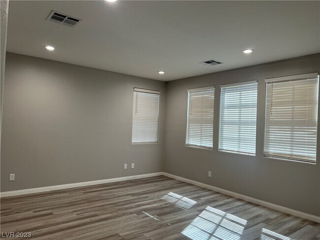 Foto del edificio - 5981 Honeysuckle Ridge St