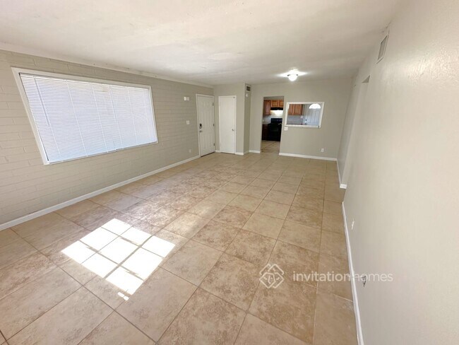 Building Photo - 2417 W Osborn Rd