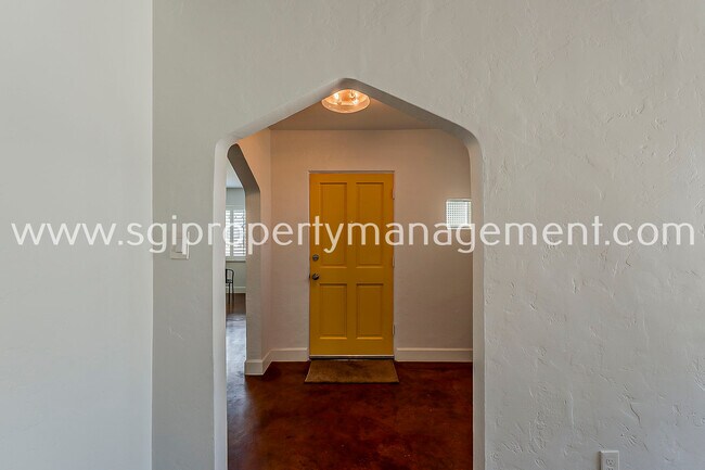 Foto del edificio - 331 W Edgemont Ave