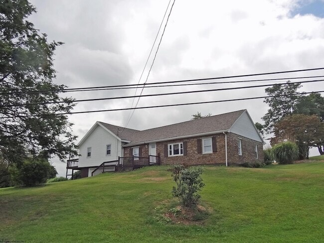 Foto del edificio - 2726 Stewartstown Rd