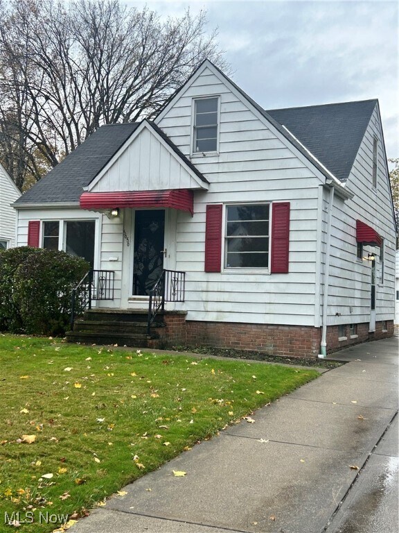 5656 Shawnee Rd Lyndhurst, OH 44124 – photo 1 of 19