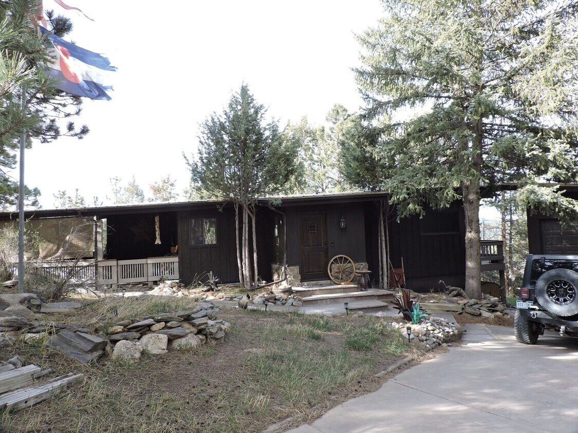 267 N Circle Dr, Bailey, CO 80421 Room for Rent in Bailey, CO