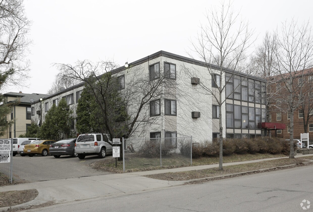 Building Photo - 2401 Clinton Av