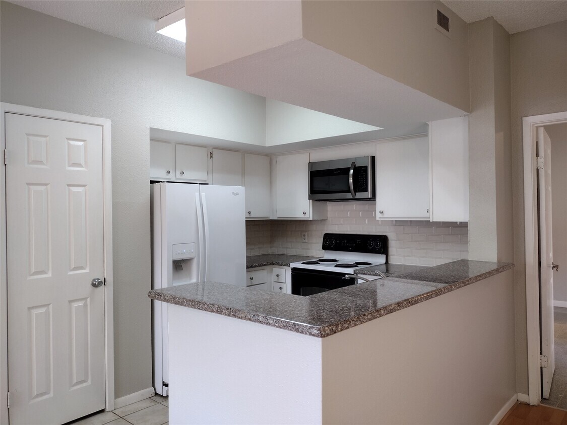 Foto del edificio - 10855 Meadowglen Ln
