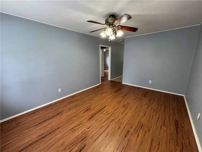 Foto del edificio - 8831 Country Club Dr
