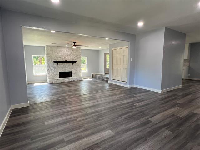 Building Photo - 1425 Oakhill Dr