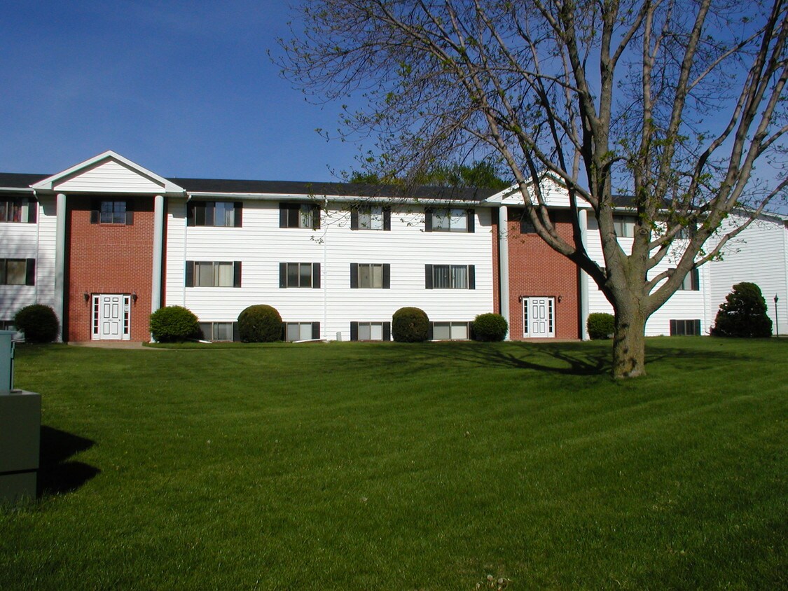 Primary Photo - 4425 Lincoln Way