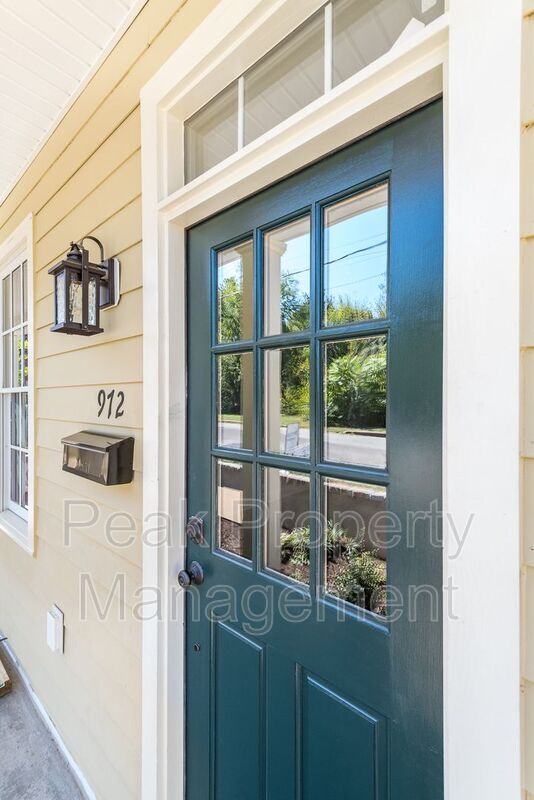 Building Photo - 972 Pink St