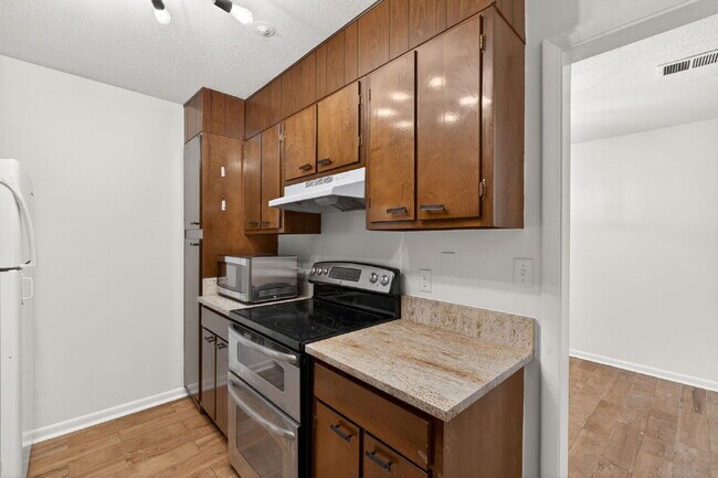 Foto del edificio - Move-In Ready 2BR Condo | Pool Access & Water Included
