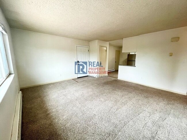 Building Photo - 2028 Friendship Pl