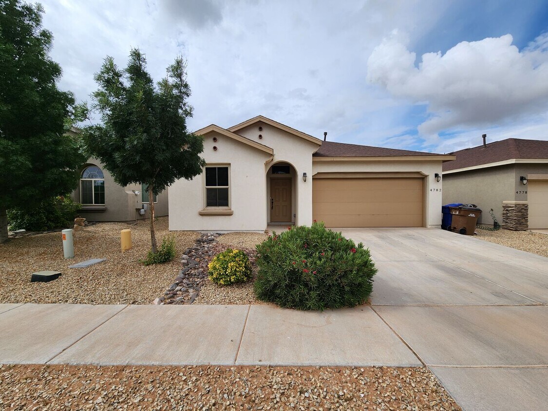 Primary Photo - 4782 La Poblana Ave