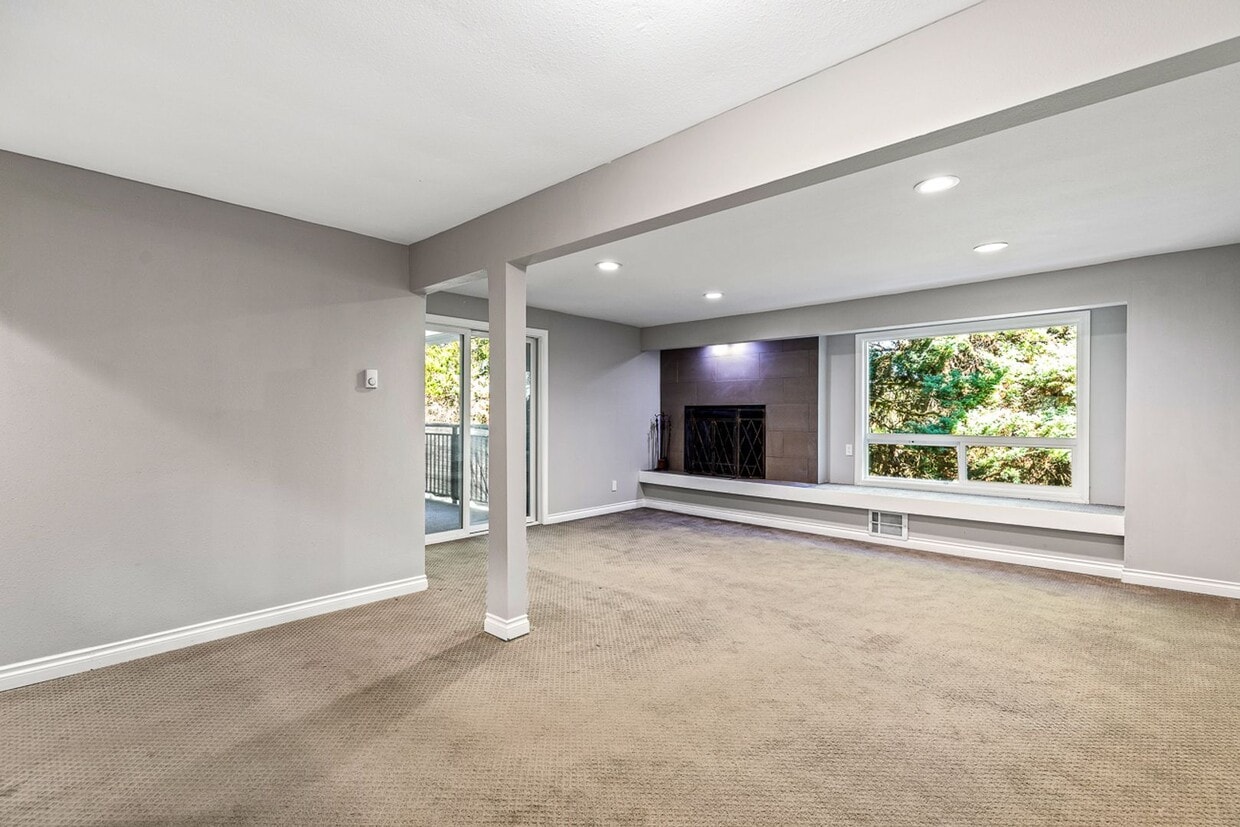 Primary Photo - 2 bed 1.75 bath - includes water/sewer/gar...