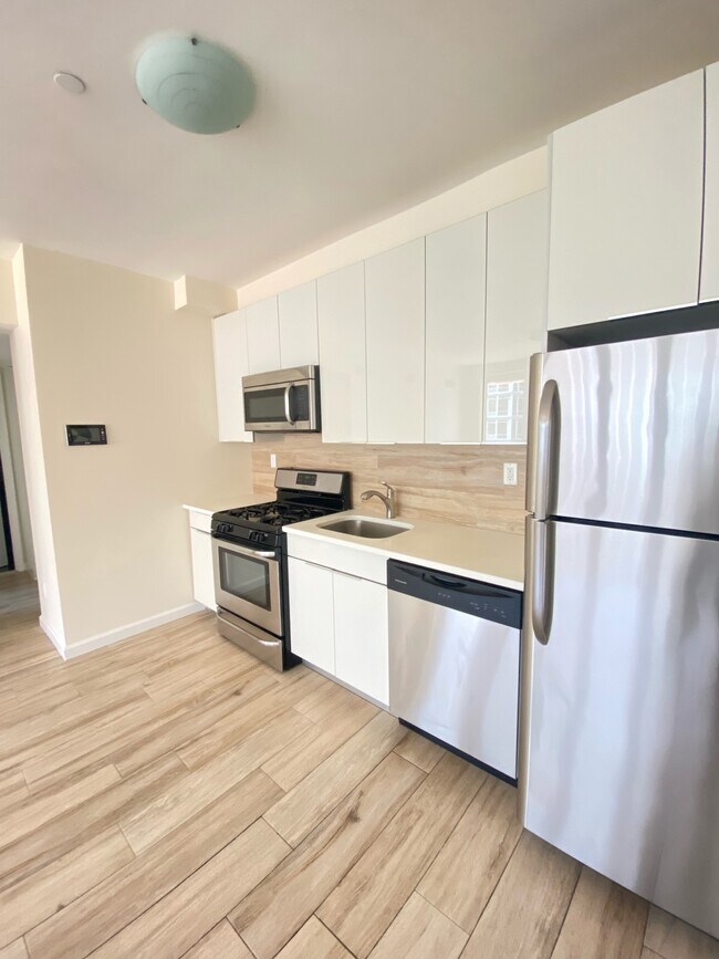 Kitchen - 3431 Guider Ave