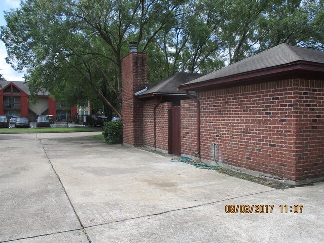 Building Photo - 10842 Lynbrook Dr