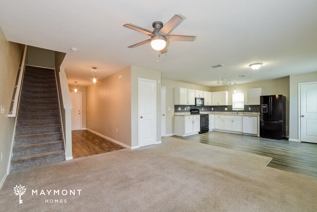 Foto del edificio - 216 Goldenrod Ln