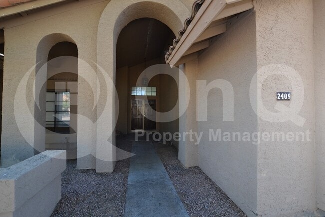 Building Photo - 2409 W Marlboro Dr