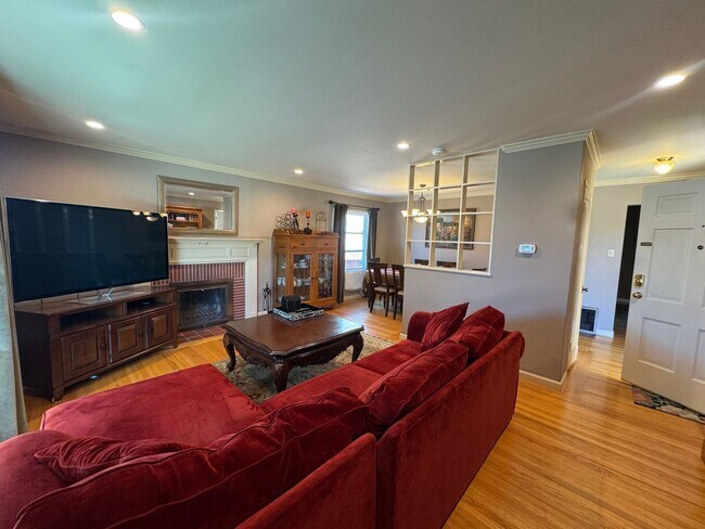 Building Photo - Fully Furnished 3BED/2BATH SFH For Rent in the Desirable City of San Leandro, Ca!!!!