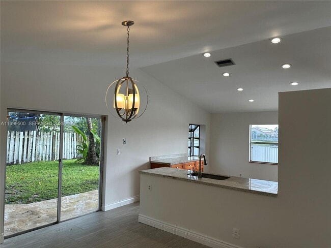 Foto del edificio - 9841 Ridge Creek Rd