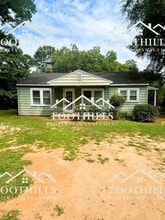 Building Photo - 1302 Robbins Dr