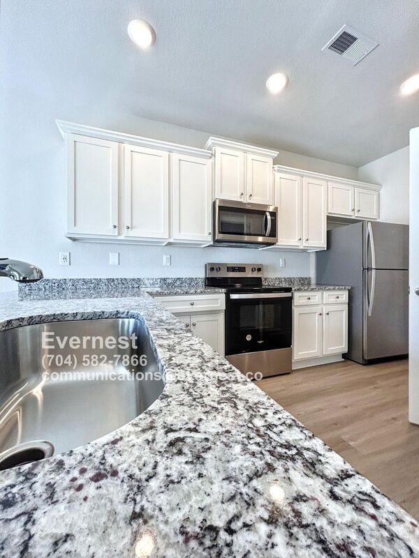 Building Photo - 217 Aniston Ln