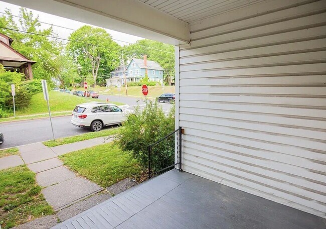 Foto del edificio - 576 Providence St