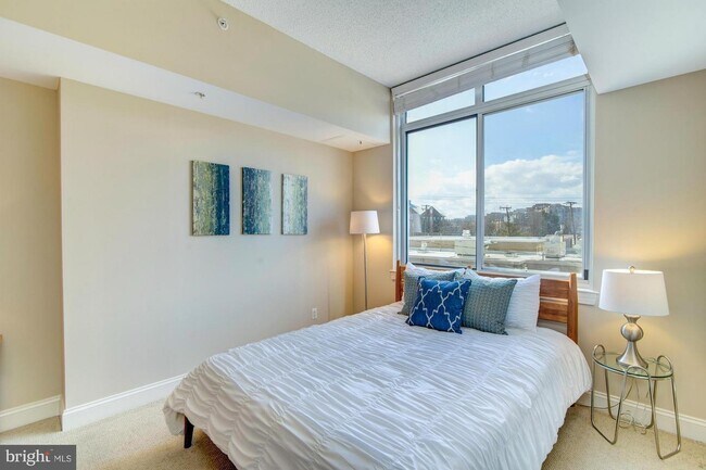 Foto del edificio - 1020 N Highland St