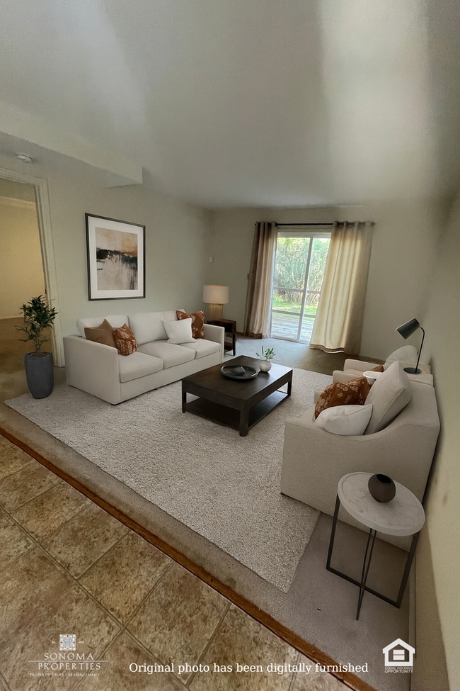 Foto del edificio - Spacious One Bedroom Lower Level Duplex