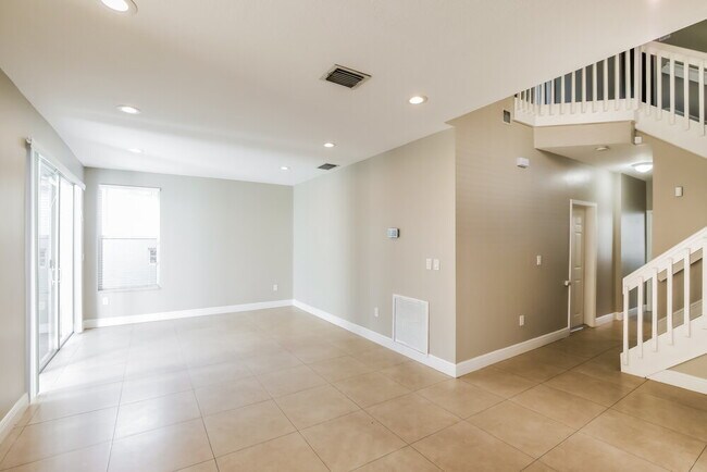 Building Photo - 15618 SW 112th Dr