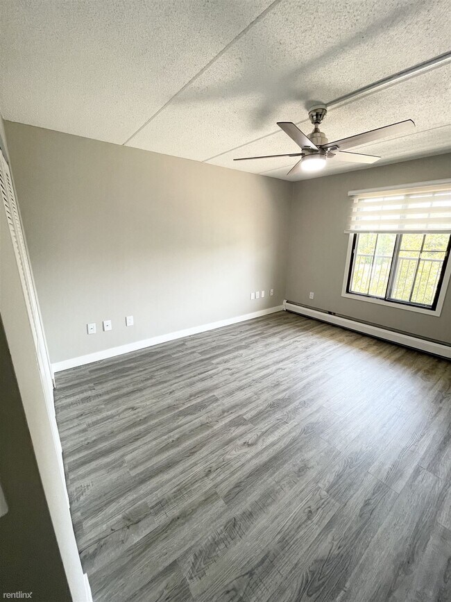 Foto del edificio - 2 br, 2 bath Condo - 10411 Cedar Lake Road...