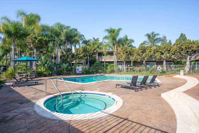 Pool & Spa area - Idylwood Apartments