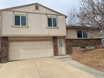 Foto principal - 2 story with basement, garage and big back...